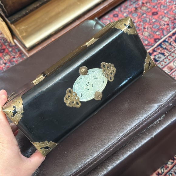 Vintage black wood and brass jewelry box - Picture 13 of 13